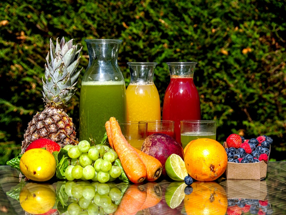 Illustrative fresh juice photo for Cali Coffee.